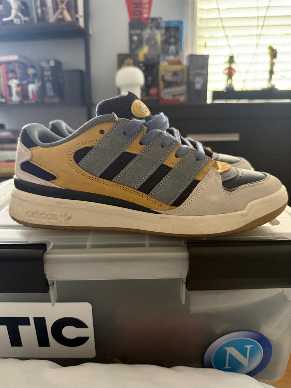 adidas forum 2000 shoes 9.5sz